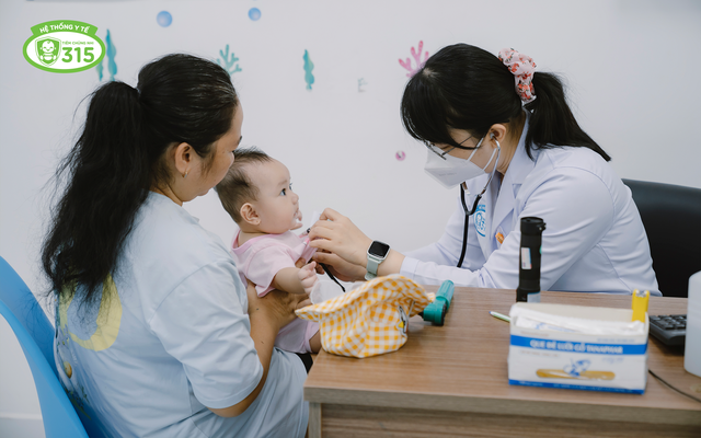 Tiêm chủng chuẩn vàng y khoa bởi bác sĩ chuyên khoa Nhi- Ảnh 2.