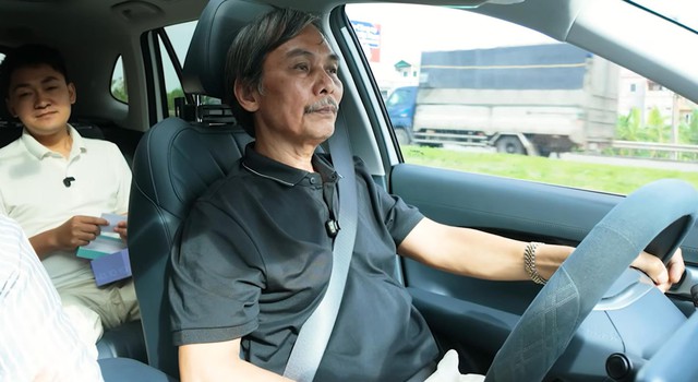 Chủ xe Geely EX5 nói thẳng sau 1 tháng cầm vô-lăng: “An toàn, công nghệ là tiêu chí hàng đầu”- Ảnh 1.