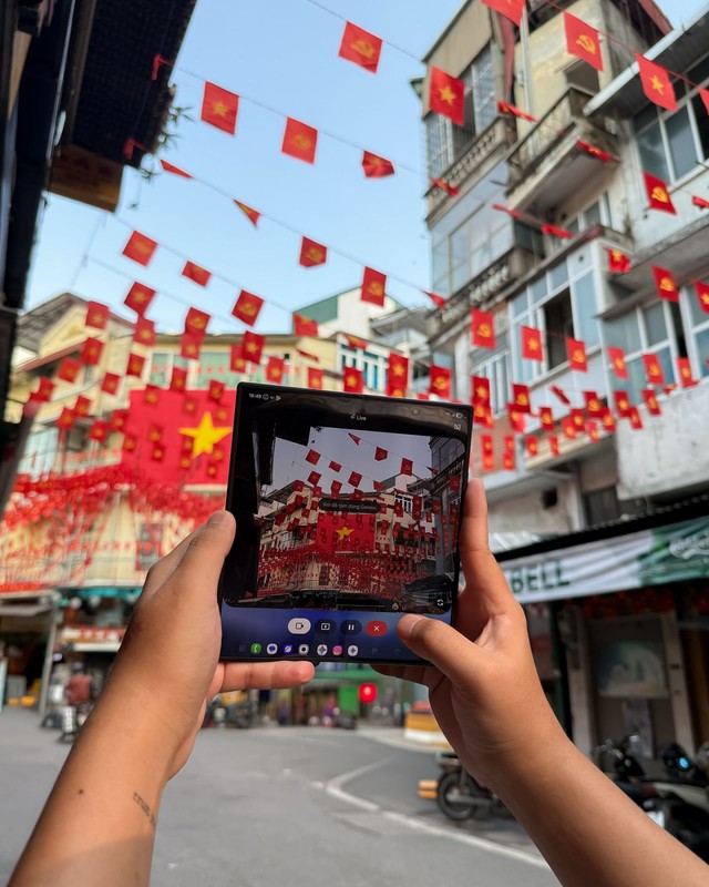 Nửa năm sau ng&agrave;y ra mắt, Galaxy Z Fold7 vẫn song h&agrave;nh b&ecirc;n bạn để gập mở những khoảnh khắc đ&aacute;ng nhớ- Ảnh 3.