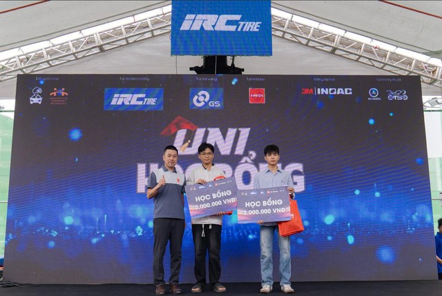 ENEOS thay nhớt miễn phí cho sinh viên Công nghệ Giao thông Vận tải trong Uni Care Day- Ảnh 4.