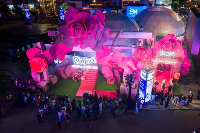 Hoa Hậu Thanh Thủy, T&oacute;c Ti&ecirc;n, Gemini H&ugrave;ng Huỳnh, Cường Bạch&hellip; c&ugrave;ng d&agrave;n sao All-Star đổ bộ sự kiện Comfort Odyssey Of Perfume- Ảnh 8.