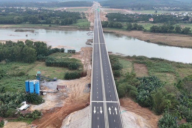 Dự án lớn nhất cao tốc Bắc - Nam do liên danh Đèo Cả thực hiện về đích trước 8 tháng- Ảnh 1.
