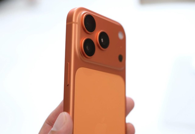 iPhone 17 Pro Max vẫn có giá cao sau gần 3 tháng ra mắt- Ảnh 4.