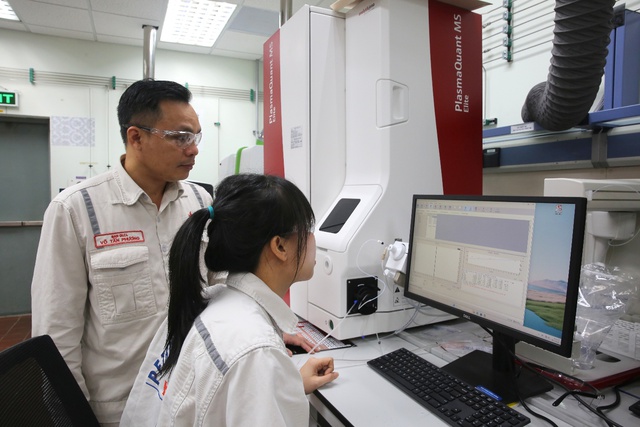 Cải tiến phương pháp phân tích phòng thí nghiệm, kỹ sư BSR làm lợi cả tỷ đồng/năm- Ảnh 1.