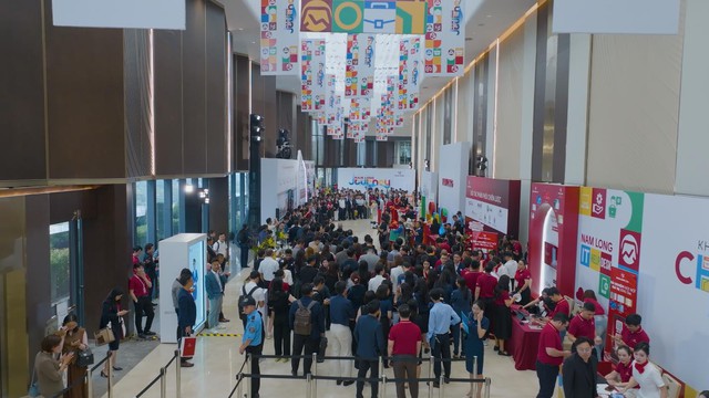 Nam Long Journey 2025: Bùng nổ ngày đầu với hàng nghìn lượt khách tham dự- Ảnh 1.