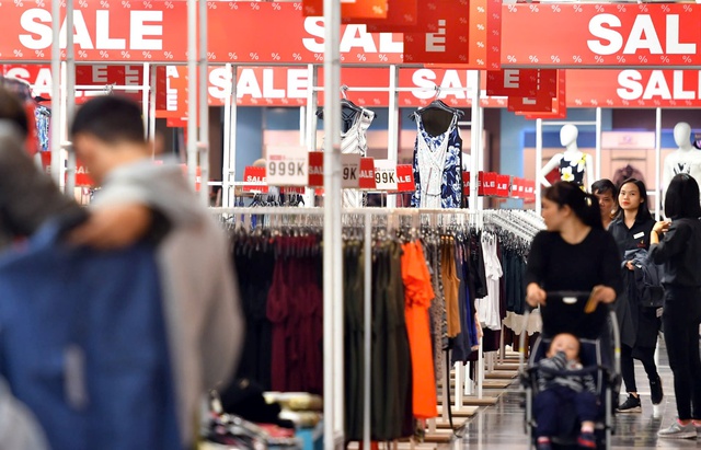 Mua sắm thông minh cuối năm: Quẹt thẻ hoàn tiền, vay tiêu dùng sắm Tết - Ảnh 1.