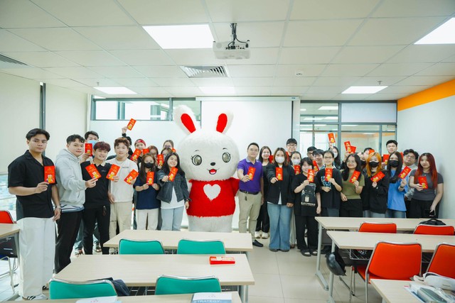 Trường đại học UEF chào đón sinh viên sau Tết bằng nhiều lộc may mắn đặc biệt - Ảnh 4.