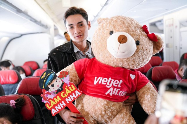 Phi hành đoàn gấu mang Valentine ngọt ngào đến với hành khách bay cùng Vietjet - Ảnh 9.