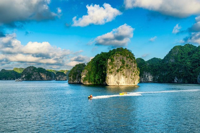 Địa ốc Cát Bà hưởng đà tăng trưởng từ điểm đến được săn lùng - Ảnh 1.