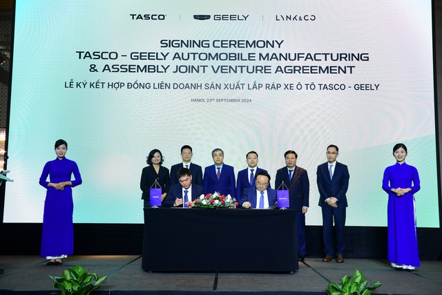 Geely & Tasco Auto chơi lớn tại Việt Nam: Nhà máy 168 triệu USD, ra mắt hoành tráng hơn cả Australia, giá tiền ít thịt nhiều - Ảnh 2.