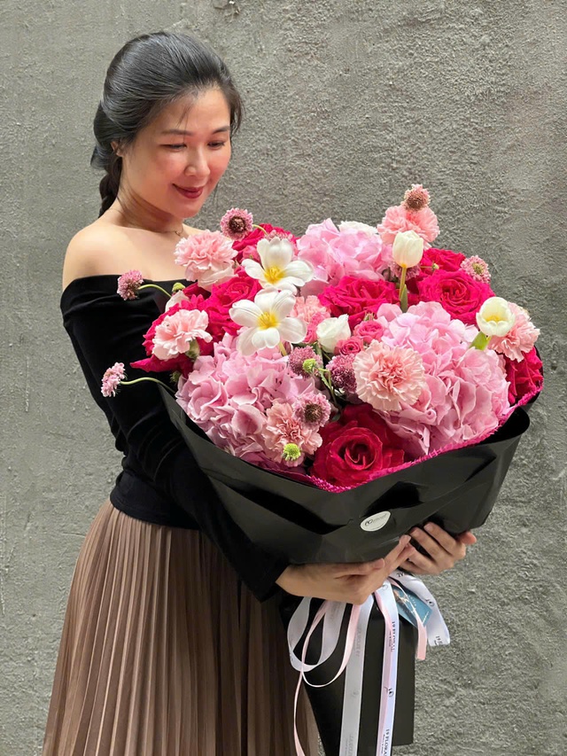 Hoa và chữa lành: Câu chuyện đặc biệt của Mạc Anh Thư tại 19 Floral - Ảnh 2.