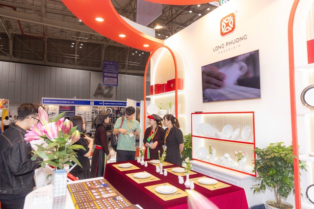 Sứ Long Phương đẩy mạnh xuất khẩu và mở rộng đối tác tại Global Sourcing Fair Vietnam 2025- Ảnh 2.