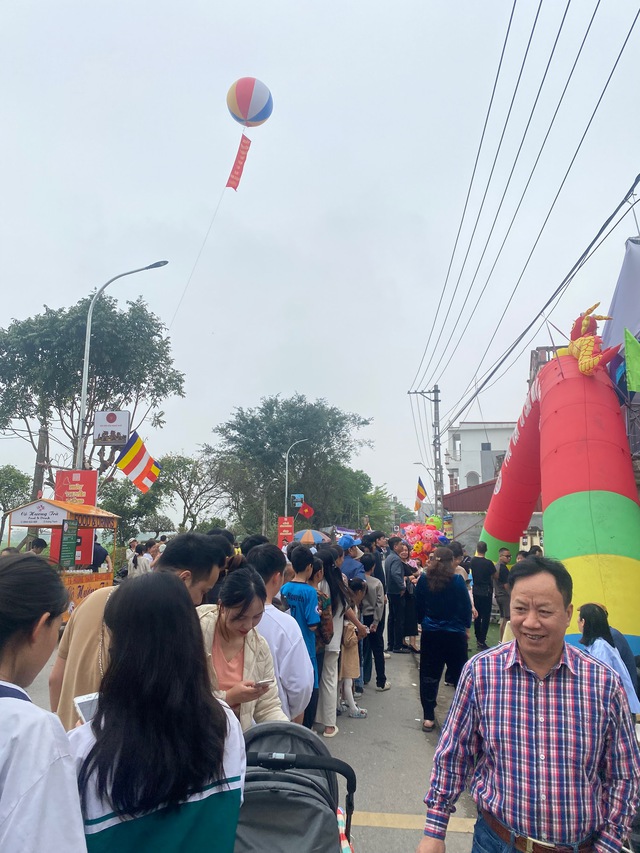 Văn hoá truyền thống tái hiện qua bát phở hội làng Vân Cù: Chiêu đãi 6.000 bát phở cho du khách, tôn vinh ẩm thực Việt- Ảnh 2.