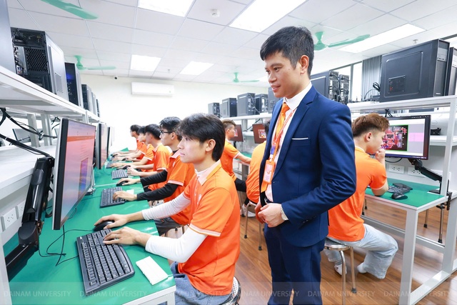 Hiệu trưởng mới của trường Đại học Đại Nam là ai?- Ảnh 3. Hiệu trưởng mới của trường Đại học Đại Nam là ai?- Ảnh 3.