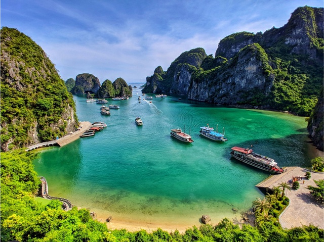 Hạ Long rục rịch khởi động du lịch hè, mục tiêu trở thành thiên đường nghỉ dưỡng phía Bắc- Ảnh 1.