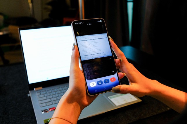 Galaxy A series xứng danh ông vua tầm trung cùng trợ lý Gemini Live với khả năng giao tiếp ‘ngọt ngào như mía lùi’- Ảnh 2. Galaxy A series xứng danh ông vua tầm trung cùng trợ lý Gemini Live với khả năng giao tiếp ‘ngọt ngào như mía lùi’- Ảnh 2.