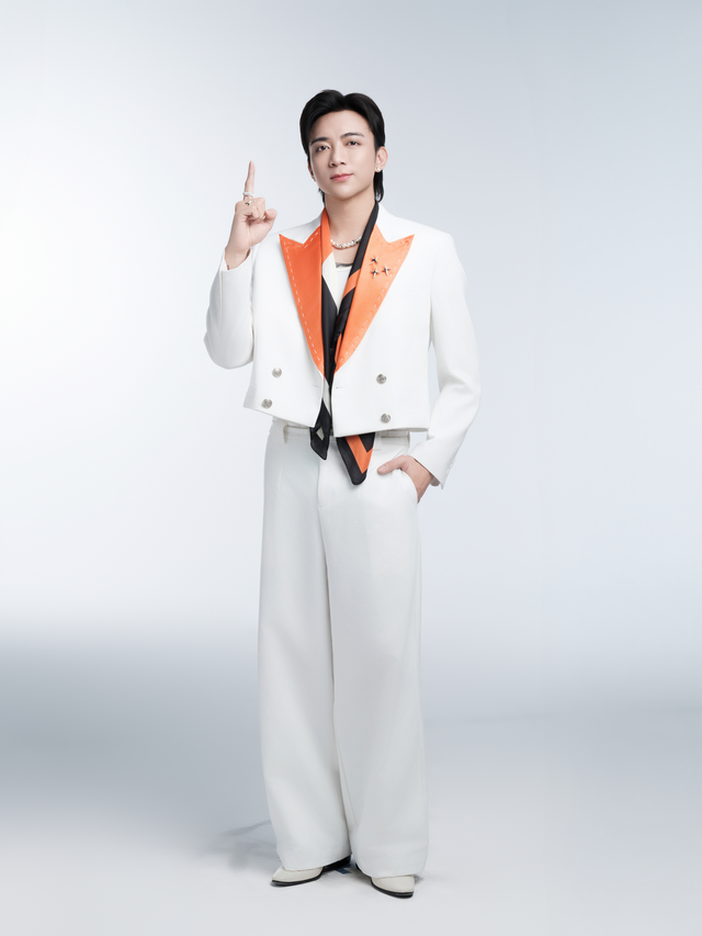 SOOBIN trở thành đại sứ thương hiệu YADEA Việt Nam - Ảnh 1.