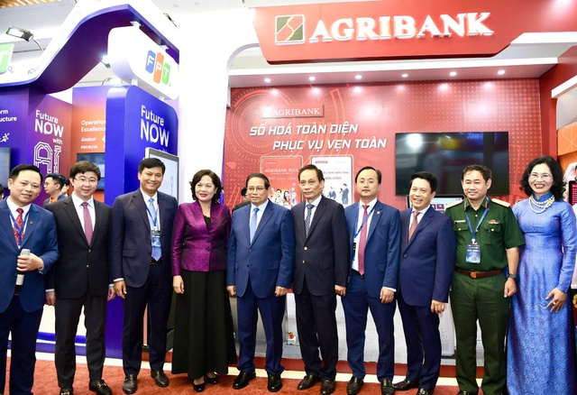 Kiến tạo hệ sinh thái tài chính thông minh, nhân văn và toàn diện - Ảnh 4. Kiến tạo hệ sinh thái tài chính thông minh, nhân văn và toàn diện - Ảnh 4.