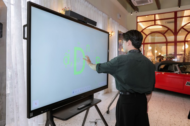 Samsung cùng đối tác Du Hưng mang đến nhiều thiết bị và giải pháp nghe nhìn cho mọi ngành nghề- Ảnh 3.