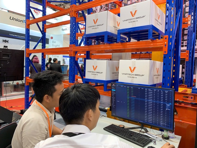 Vinatech Group ra mắt kệ tự động Shuttle Four Way tại VIMF 2025- Ảnh 3. Vinatech Group ra mắt kệ tự động Shuttle Four Way tại VIMF 2025- Ảnh 3.