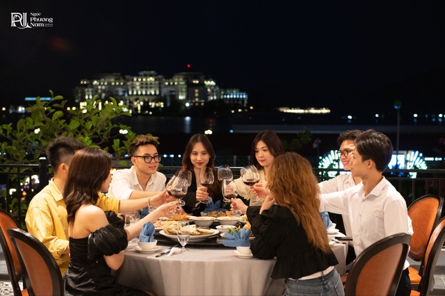 Nhà hàng Ngọc Phương Nam - Trải nghiệm ẩm thực cùng hoàng hôn trên Vịnh Hạ Long- Ảnh 3.
