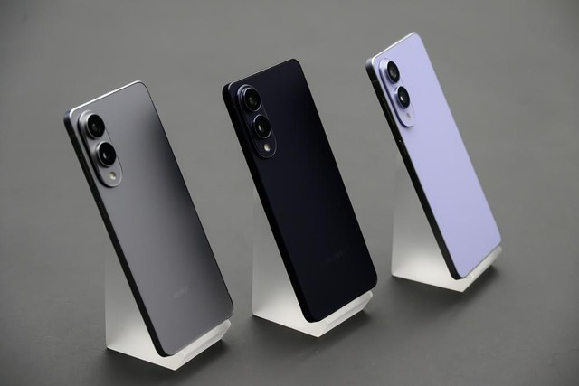 Samsung định hình xu hướng thiết kế tinh gọn với smartphone siêu mỏng nhẹ- Ảnh 4. Samsung định hình xu hướng thiết kế tinh gọn với smartphone siêu mỏng nhẹ- Ảnh 4.