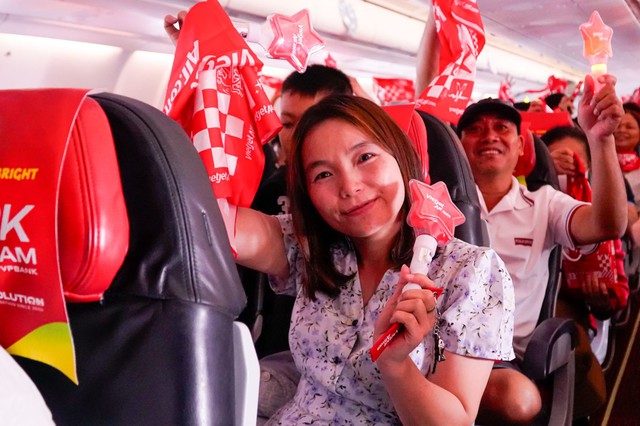 Trải nghiệm kh&ocirc;ng kh&iacute; đại nhạc hội ngay từ chuyến bay Vietjet đến K-Star Spark H&agrave; Nội - Ảnh 4.