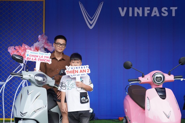 Một năm không tốn tiền sạc, công nhân Đồng Nai tranh thủ lên đời xe máy VinFast - Ảnh 5. Một năm không tốn tiền sạc, công nhân Đồng Nai tranh thủ lên đời xe máy VinFast - Ảnh 5.