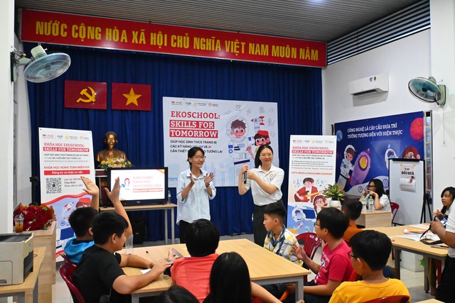 Công ty Coca-Cola Việt Nam tổ chức lớp học STEAM và AI miễn phí- Ảnh 1. Công ty Coca-Cola Việt Nam tổ chức lớp học STEAM và AI miễn phí- Ảnh 1.