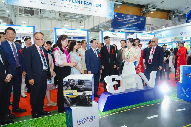 Dàn xe điện VinFast trở thành tâm điểm tại Entech Hanoi 2025- Ảnh 3. Dàn xe điện VinFast trở thành tâm điểm tại Entech Hanoi 2025- Ảnh 3.