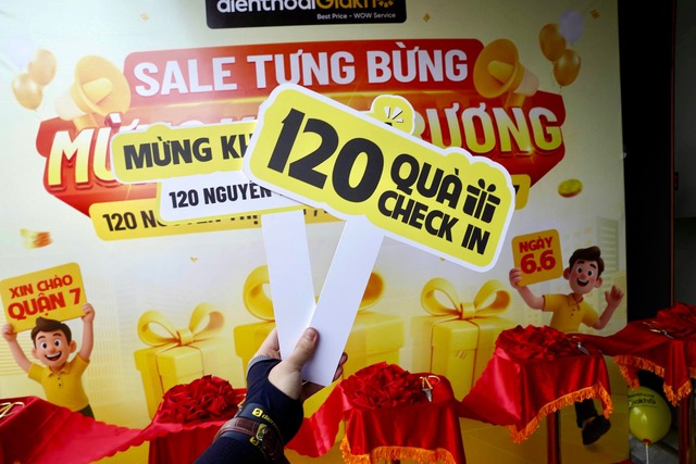 Điện Thoại Giá Kho khai trương cửa hàng mới tại Quận 7 với không gian trải nghiệm hiện đại- Ảnh 4. Điện Thoại Giá Kho khai trương cửa hàng mới tại Quận 7 với không gian trải nghiệm hiện đại- Ảnh 4.