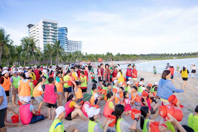 168 học sinh tham gia “Trại hè yêu thương” tại KDL Quốc tế Đồi Rồng- Ảnh 2.