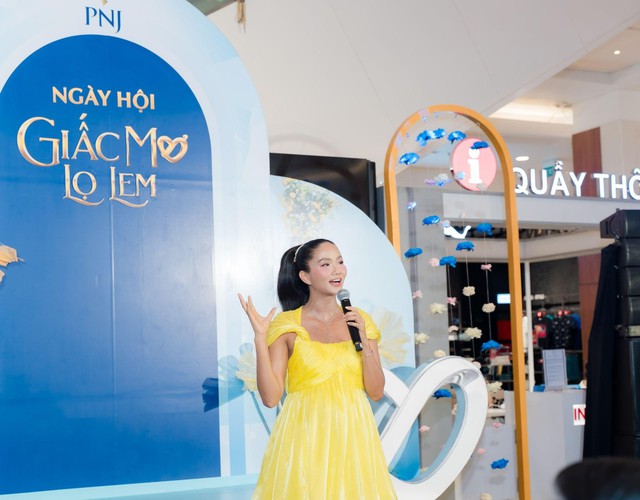 Hoa hậu H’Hen Niê muốn truyền cảm xúc tích cực đến con từ các sự kiện cộng đồng- Ảnh 1.