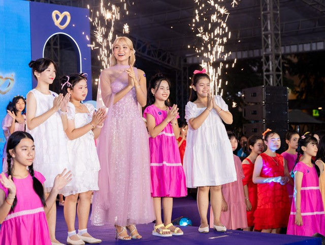 Hoa hậu H’Hen Niê muốn truyền cảm xúc tích cực đến con từ các sự kiện cộng đồng- Ảnh 2.