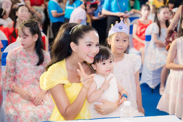 Hoa hậu H’Hen Niê muốn truyền cảm xúc tích cực đến con từ các sự kiện cộng đồng- Ảnh 5.