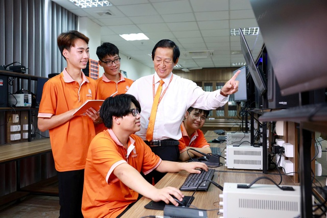 Trường đại học tại Hà Nội tăng chỉ tiêu ngành học lương 1,3 tỷ/năm - Ảnh 1.