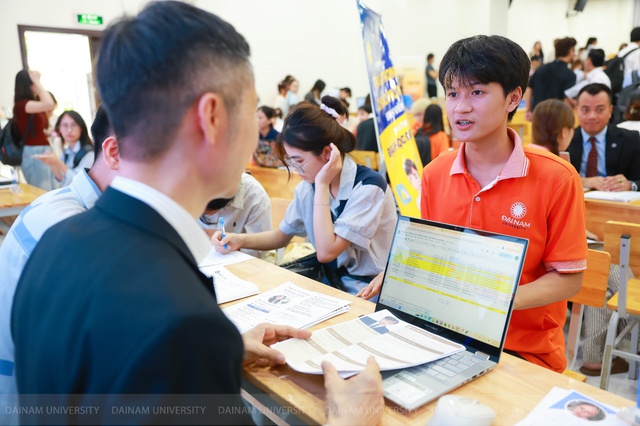 Trường đại học tại Hà Nội tăng chỉ tiêu ngành học lương 1,3 tỷ/năm - Ảnh 4.