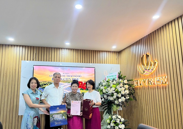 Chủ đầu tư Bắc Thăng Long - Thành Đồng bàn giao sổ đỏ cho cư dân City Rise- Ảnh 1.