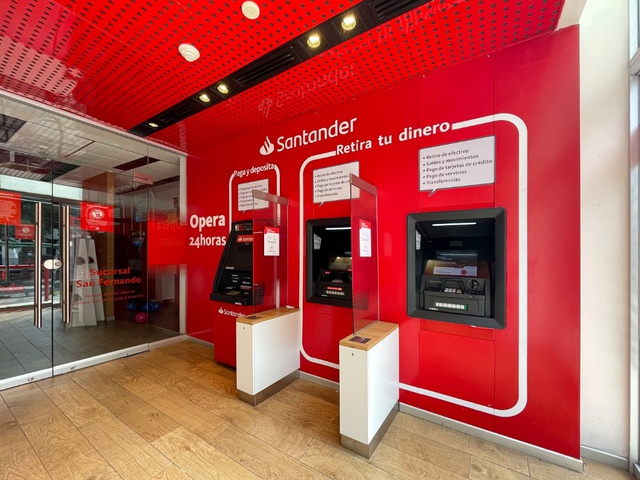 Máy CRM và bước đệm hợp kênh: Bài học từ Santander đến SHB - Ảnh 1. Máy CRM và bước đệm hợp kênh: Bài học từ Santander đến SHB - Ảnh 1.