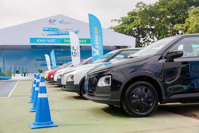 Bác tài TP.HCM lên đời xe xanh quá dễ dàng tại “Ngày hội xanh” - Ảnh 7.