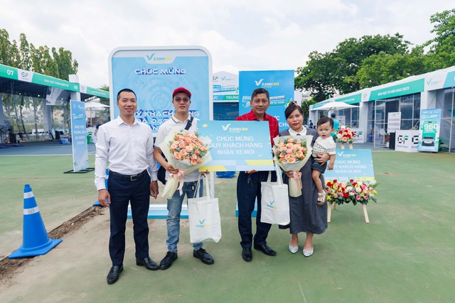 Bác tài TP.HCM lên đời xe xanh quá dễ dàng tại “Ngày hội xanh” - Ảnh 8.