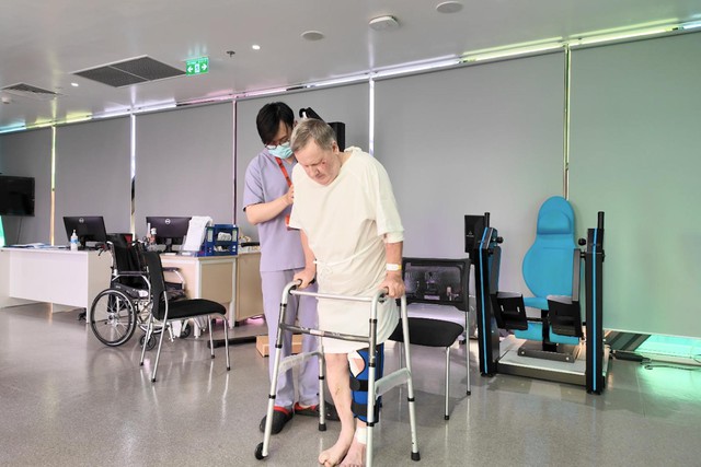 Kết hợp xương ứng dụng C-arm 3D thế hệ mới, bệnh nhân đi lại sau 1 ngày- Ảnh 1.