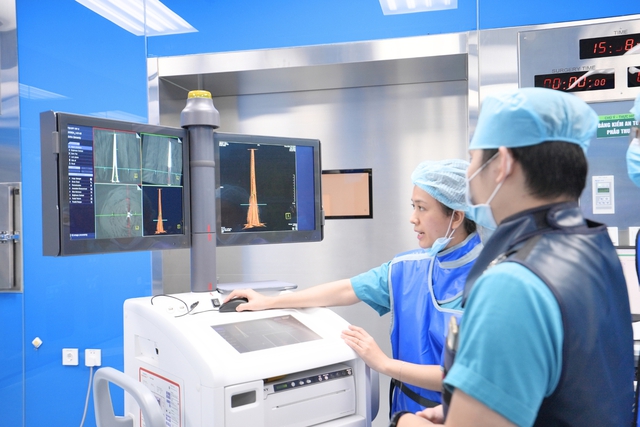 Kết hợp xương ứng dụng C-arm 3D thế hệ mới, bệnh nhân đi lại sau 1 ngày- Ảnh 2.