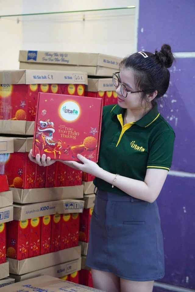 Doanh nghiệp tặng quà Trung thu sớm, đón “sóng kép” từ mùa tri ân- Ảnh 1.