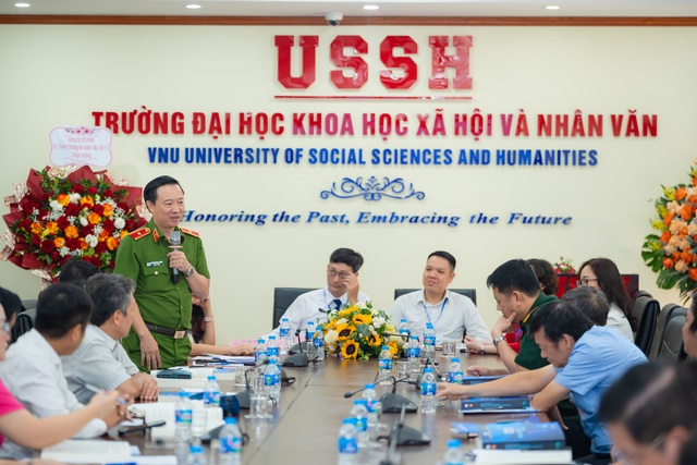 FSI cùng các chuyên gia “gỡ rối” bài toán quản trị dữ liệu trong quản lý công- Ảnh 1.