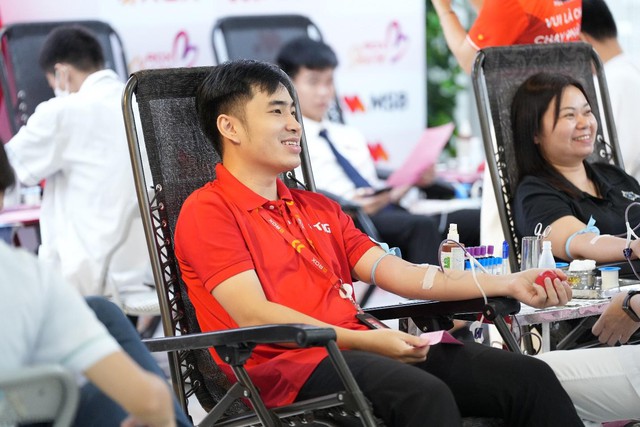 Giọt thương 2025: CBNV ROX Group chung tay hiến máu, lan tỏa giá trị sống đẹp- Ảnh 4.