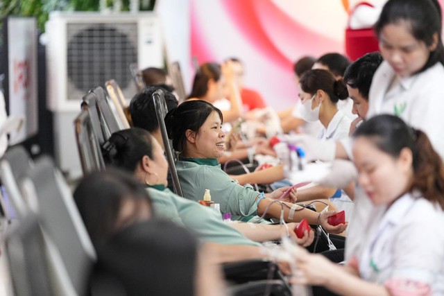 Giọt thương 2025: CBNV ROX Group chung tay hiến máu, lan tỏa giá trị sống đẹp- Ảnh 6.