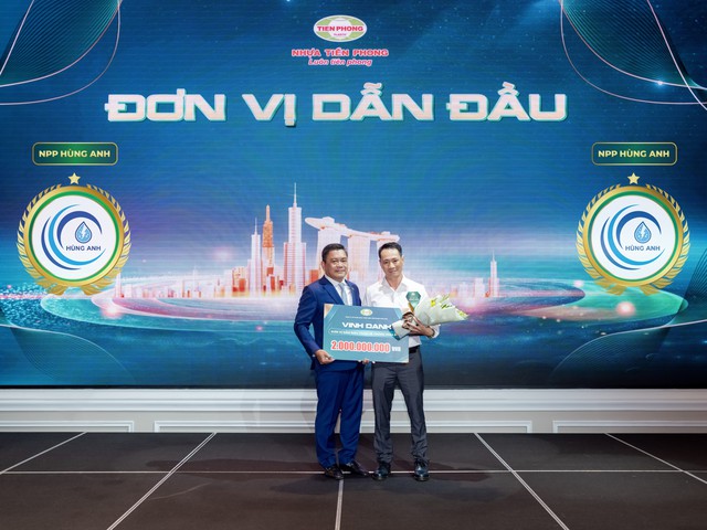 Tiền Phong Nam tổ chức chuyến du lịch và lễ tri ân hệ thống phân phối tại Singapore- Ảnh 3.