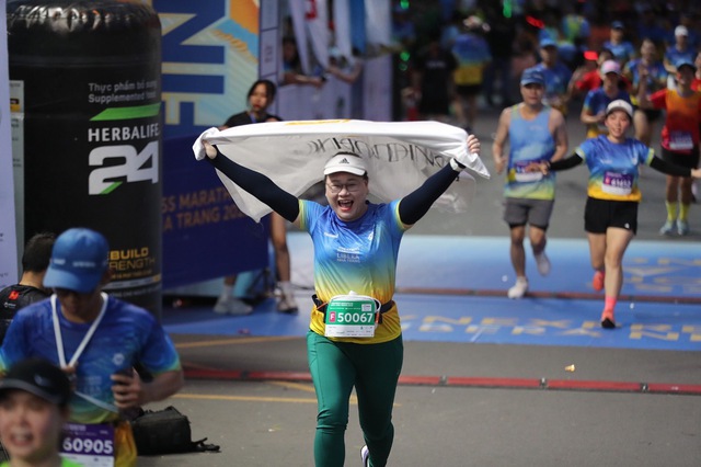 Hàng trăm cán bộ nhân viên của KDI Holdings tham gia giải chạy VnExpress Marathon- Ảnh 1.