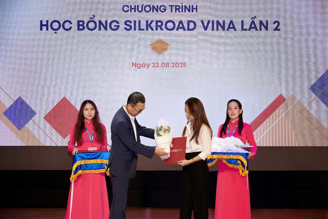 SILKROAD VINA trao 1 tỷ đồng học bổng tiếp sức sinh viên Việt Nam- Ảnh 3.